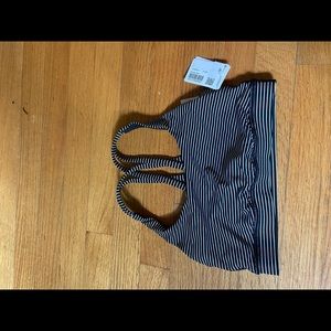 Lululemon energy bra size 4.